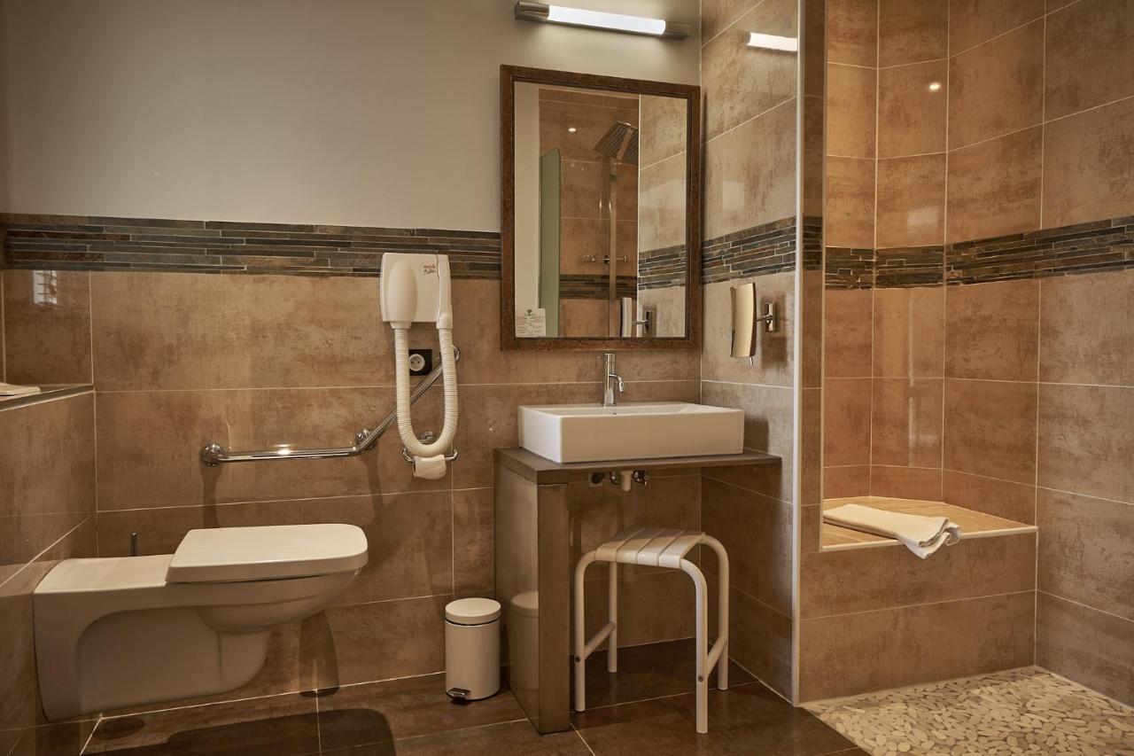 Chateau De Hotel 4*