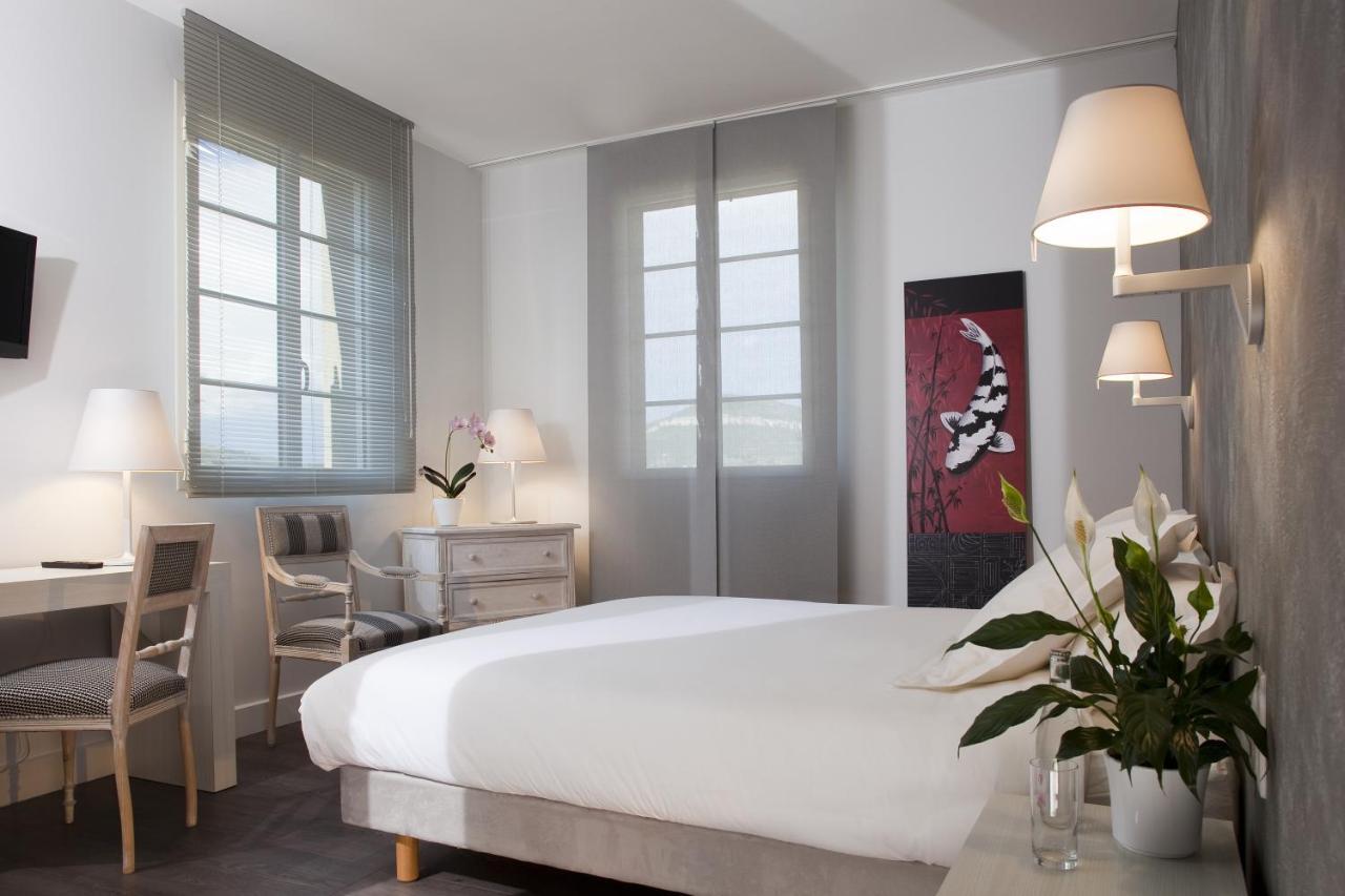 Chateau De Hotel 4*